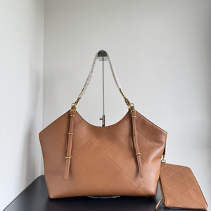 Borsa a Tracolla da Donna di Design Retrò in Vera Pelle Impermeabile con Catena e Lettere, Grande Capacità, Monospalla - Product Image 4