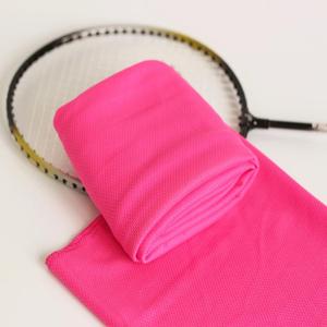 Serviette rafraîchissante Xinshang 30x70 cm en rouleau, absorbante, pour le sport et le visage - Product Image 3