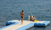Plateformes flottantes en cubes, ponton flottant pour bateau à moteur, pont flottant en polyéthylène HDPE sur la mer