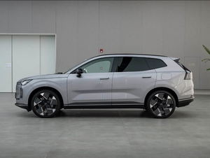 Offerta Speciale: Volvo XC70 Ibrido Plug-in, Trazione a 2 Ruote, Ricarica Rapida in 0,65h, SUV 5 Porte 5 Posti, Interni Scuri, Disponibile Ora - Product Image 3