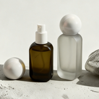 OEM ODM Contenants en verre givré rectangulaires pour lotion de 30 ml, 50 ml, 100 ml avec bouchon à bille perlée, couleur personnalisée et boîte d'emballage acceptées