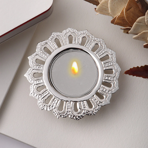 Portavelas Rangoli con Acabado Plateado Elegante, Portavelas Decorativo para Decoración Festiva, Celebraciones de Diwali, Regalos - Product Image 3