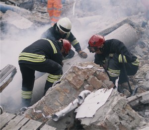 Détecteur de personnes mural à double poignée avec capteur radar, portée de recherche 100m, affichage de trajectoire en temps réel, Wi-Fi sans fil, écran 8 pouces, détection de tremblements de terre - Product Image 6