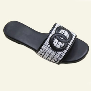 شبشب نسائي صيفي مريح وجيد التهوية عالي الجودة الأكثر مبيعًا حذاء نسائي مسطح بتصميم عتيق صغير - Product Image 2