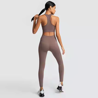 Vente de gros haut court en tricot sans couture et ensemble pantalon à la cheville ensemble de leggings de sous-vêtements de yoga pour femmes.