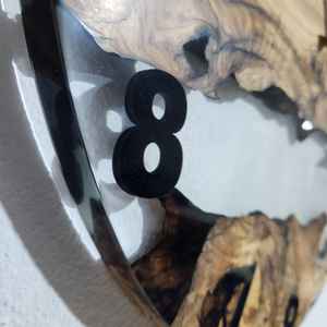 Reloj de Pared de Resina y Madera Hecho a Mano, Decorativo, Elegante, Duradero, Funcional y Elegante, Ideal para Sala de Estar, Dormitorio u Oficina - Product Image 5