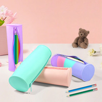 Vente en gros d'usine, étui à crayons en silicone cylindrique et porte-accessoires de papeterie pour l'école et le bureau, fabriqué en Chine