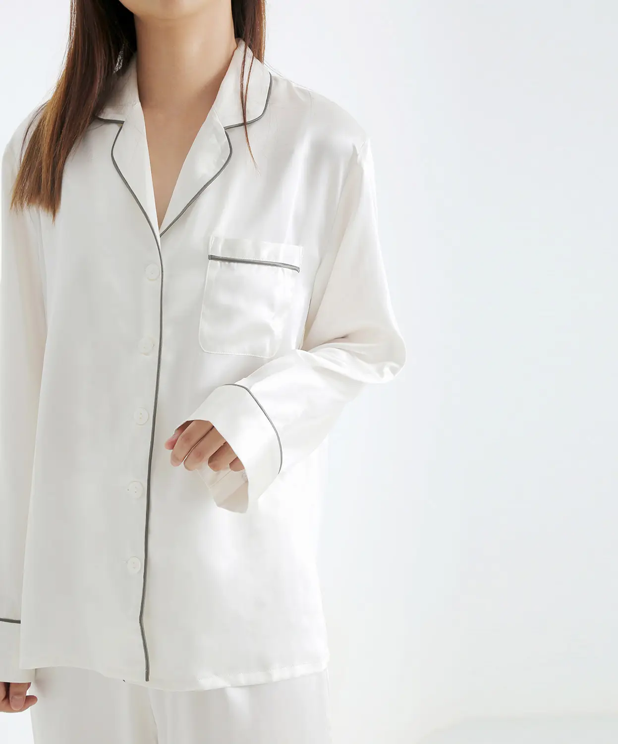 Pijamas de mujer de satén personalizados de alta calidad al por mayor bata de seda manga larga shorrs pijamas de seda vestido de noche de seda blanca