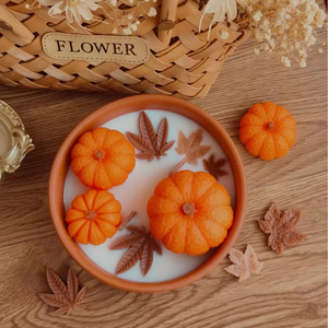 Vela Aromática Moderna y Creativa de Cera de Soya, Diseño Artesanal de Calabaza y Hoja de Arce para Festividades y Halloween - Product Image 2