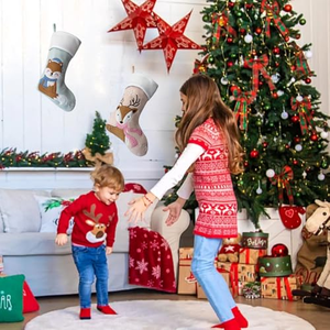 Chaussettes de Noël personnalisées brodées avec un motif de cerf rose et bleu, directement de l'usine, pour le premier Noël de bébé - Product Image 5