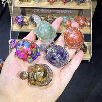 Figurine de tortue en résine avec éclats de cristal naturel, statue de tortue Orgone, artisanat animal de poche pour la guérison des chakras, vente en gros, décoration, cadeau