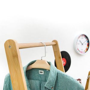 Perchero de ropa Perchero plegable de madera de bambú con gancho - Product Image 5