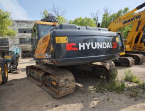 Excavatrice Doosan 225LC-9T d'occasion, 21,5 tonnes, faible nombre d'heures de travail, moteur et pompe en bon état, à vendre avec rapport - Product Image 4