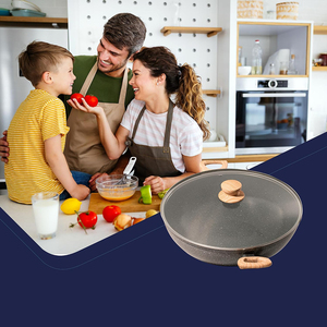 Wok de cerámica antiadherente de 34 cm con tapa de vidrio y mangos de madera para cocinas de gas e inducción - Product Image 4