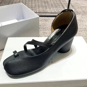 Nouvelles Tendances Sandales Femme à Bout Fendu Style Designer Été Talons Bas Ronds à Double Bride - Product Image 3