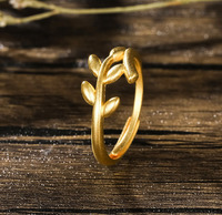 Bague en or minimaliste de luxe avec nœud décoratif, idéale pour le quotidien