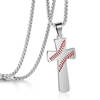 Collier pendentif croix en acier inoxydable style sportif avec motif de baseball et inscription, pour la vente en gros aux revendeurs, style streetwear