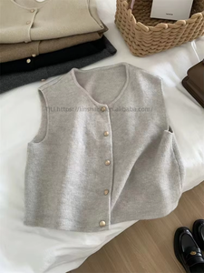 Gilet en tricot pour femme, style vintage, col rond, boutons dorés, tendance - Product Image 4