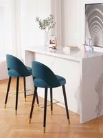 Tabouret de bar moderne avec structure en métal et assise en bois massif, confortable pour la maison, le bar et l'hôtel