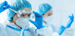 Traje de aislamiento desechable para uso en el hogar, Traje de aislamiento desechable para cobertura de nivel III, Hecho en Turquía, con sello de costura 3/4 - Product Image 3