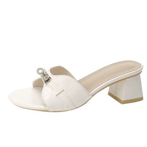 Mules élégantes à talon carré avec boucle métallique effet croco pour femme – Sandales d'été ouvertes pour le quotidien - Product Image 6