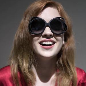 Lunettes de soleil sur mesure pour femmes, monture ovale, verres PC verts UV400, protection solaire classe 2, marque privée, vente en gros - Product Image 5