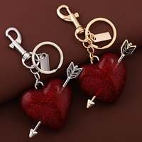 Porte-clés Flèche Traversant le Cœur, Cœur Rouge Scintillant, pour Couples, Pendentif Amour en Résine 3D, Breloque de Sac, Cadeau de Saint-Valentin pour Femme