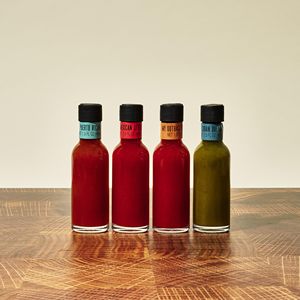 Set de Regalo de Salsas Picantes Globales con Sabores de Inspiración Internacional, Incluye Puerto <span class=keywords><strong>Rico</strong></span>, Cuba y Más, Set de 4 en Papel Hecho a Mano - Product Image 3
