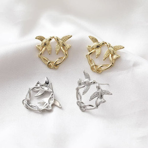 Orecchini a perno con uccelli, nuovo stile cinese, semplici, geometrici, in ottone, placcati oro, di lusso leggero - Product Image 1