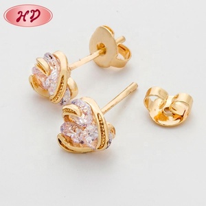 Boucles d'oreilles clous dorées tendance à prix d'usine - Product Image 1
