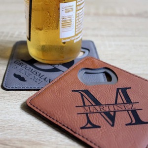 Posavasos de cuero PU grabado personalizado con abridor de botellas y logotipo, herramienta de barra reutilizable para regalo de boda - Product Image 4