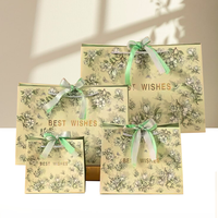 Sacs à provisions en papier de luxe écologiques poignées en carton imprimées sur mesure pour l'artisanat caractéristiques d'emballage de cadeau de bougie personnalisées