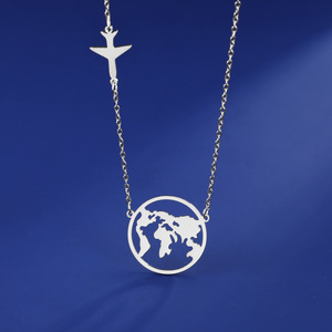 Collar con Colgante de Mapa del Mundo |   Acero Inoxidable Chapado en Oro PVD de 18K |   Joyería Personalizada con Mapa de País |   Impermeable, Hipoalergénico - Product Image 4