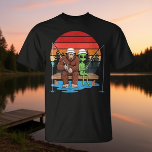 Camiseta retro de Bigfoot Alien Fishing Cryptid Ufo - Product Image 3