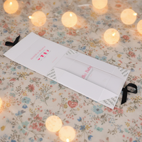 Boîte cadeau de luxe personnalisée avec logo, fermeture magnétique, doublure en éponge, laminage mat, papier UV + carton gris, forme rectangulaire
