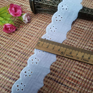 Encaje de algodón bordado al por mayor con patrones calados de seda de leche para accesorios de ropa - Product Image 5