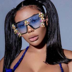 Gafas de Sol Cuadradas de Moda de Lujo para Mujer 2020, Lentes Degradadas, Gafas de Sol Grandes con Diamantes de Colores - Product Image 1