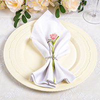 Nouvelle conception de vaisselle de mariage en céramique de 14 pouces, assiettes de présentation en porcelaine à dentelle festonnée et gaufrée, crème, rose, bleu, vente en gros