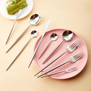 Juego de Cubiertos de acero inoxidable 304 forjados a mano, recuerdos de boda para invitados, cubiertos de cuchara y tenedor reutilizables - Product Image 1