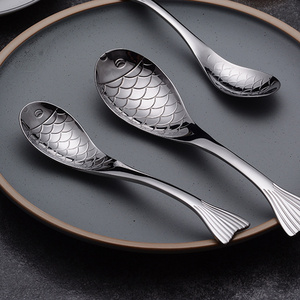 Cuchara de comedor grande Cucharón de acero inoxidable Cocina Sopa creativa Forma de pescado Cucharas de cocina - Product Image 4