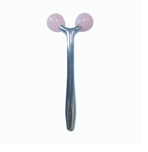 Rouleau de massage facial 3D en quartz rose naturel avec poignée en métal en forme de Y pour le lifting du visage - Product Image 1