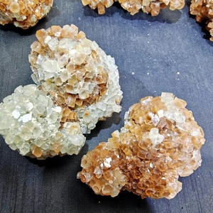 Piedras curativas naturales al por mayor, piedras en bruto, piedras preciosas en bruto, aragonita, especímenes minerales, racimo para Fengshui - Product Image 1