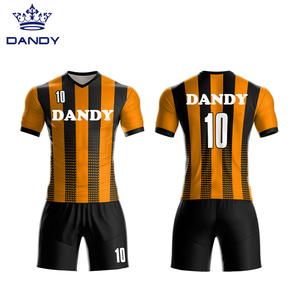 Divisa <span class=keywords><strong>da</strong></span> <span class=keywords><strong>Calcio</strong></span> Personalizzata Economica Nera e Gialla <span class=keywords><strong>Kit</strong></span> Completo - Product Image 4