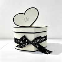 Boîte à fleurs de luxe, boîte cadeau personnalisée en forme de cœur avec couvercle, ruban, nœud, boîte en papier rigide pour roses et cosmétiques