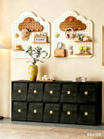 Organisateur mural en bois industriel avec crochets et étagères pour le rangement et la présentation à la maison, au bureau, en cuisine ou en salle d'artisanat