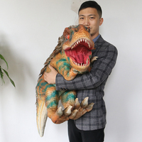 Dino City Animatronik Bebek Dinozor El Kuklası, Tüy ve Metal Yapılı, Gündüz Bakımevi ve Anaokulunda İç Mekan Kullanımı İçin