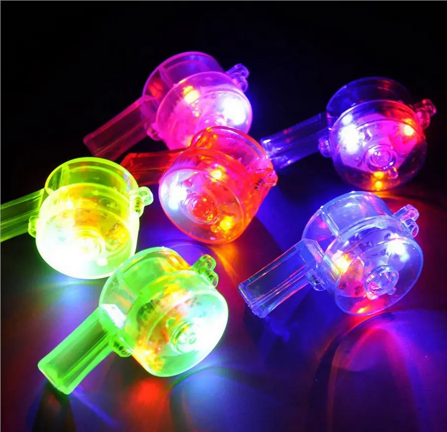 صفارات بلاستيكية لعبة أضواء LED صفارات مضيئة مع سلسلة رباط تتوهج في الظلام مرحة مفضلة للأطفال والكبار