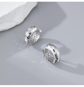 Juego de Pendientes de Plata de Ley 925 J&C - Pendientes Redondos con Diseño de Escamas de Dragón, Helado y Piña - Product Image 5