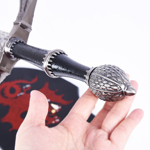 Đao gia đình Dark Sisters Daemon Dragon trong <span class=keywords><strong>Game</strong></span> <span class=keywords><strong>of</strong></span> <span class=keywords><strong>Thrones</strong></span>, vũ khí kim loại chưa mài, khắc họa tiết băng lửa, đạo cụ - Product Image 4