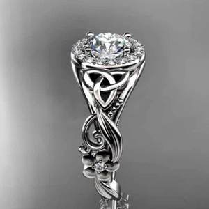 Anello con Quattro Punte di Cristallo per Donne, Elegante Accessorio Vintage con Incisioni per Uso Quotidiano e Feste - Product Image 2